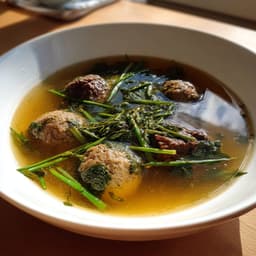Herzhafte Rinder-Leberknödelsuppe