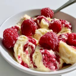 Zuckerfreies Himbeer-Bananen-Eis